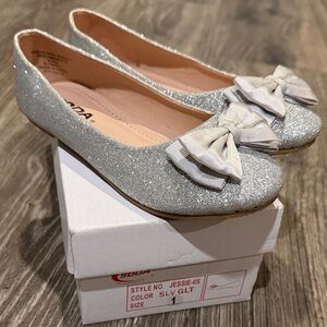 Soda Silver Glitter Bow Flats for Kids